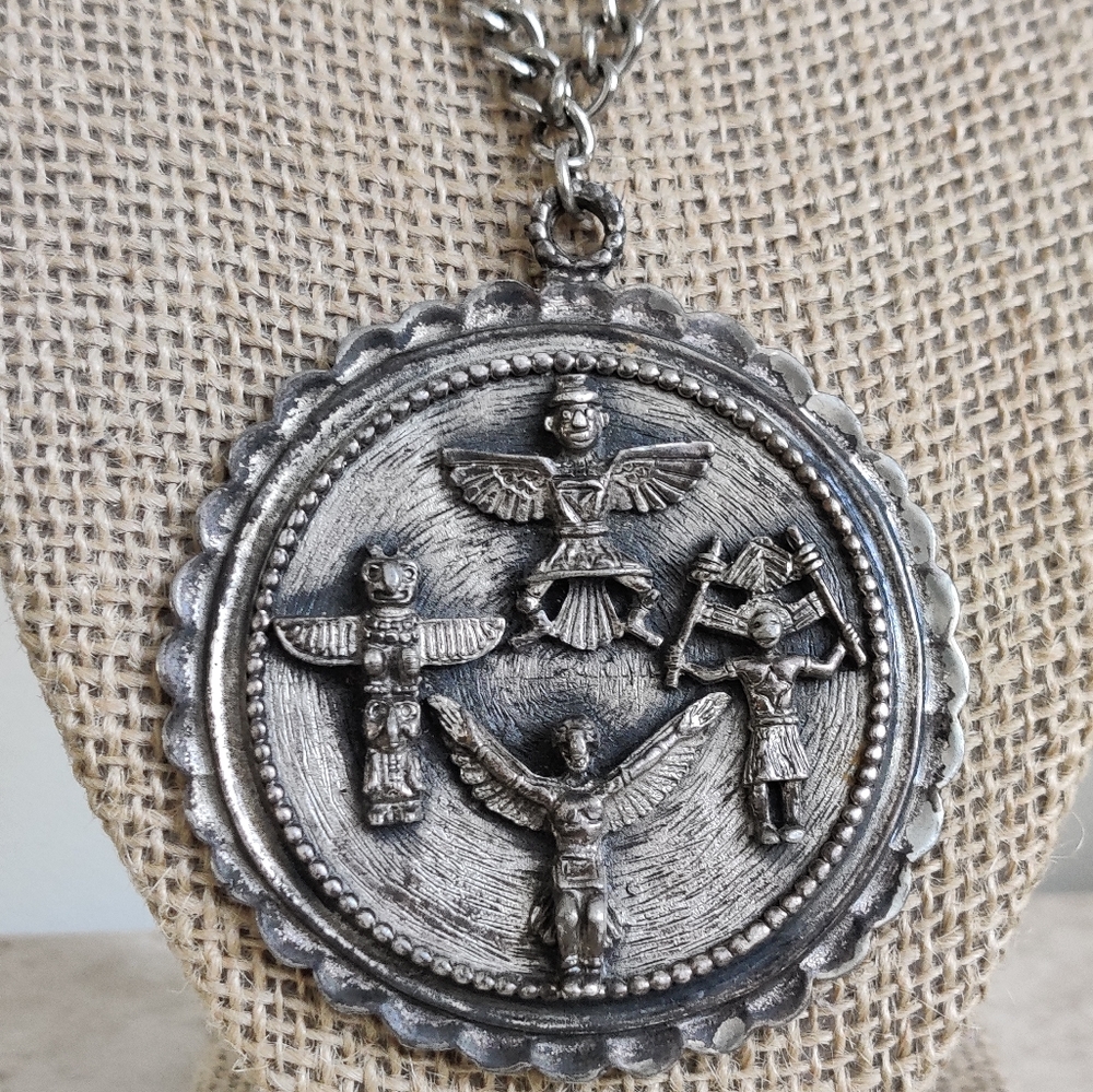 Vintage Native American Totem Pole Silver Metal Medallion Necklace - Picture 11 of 14